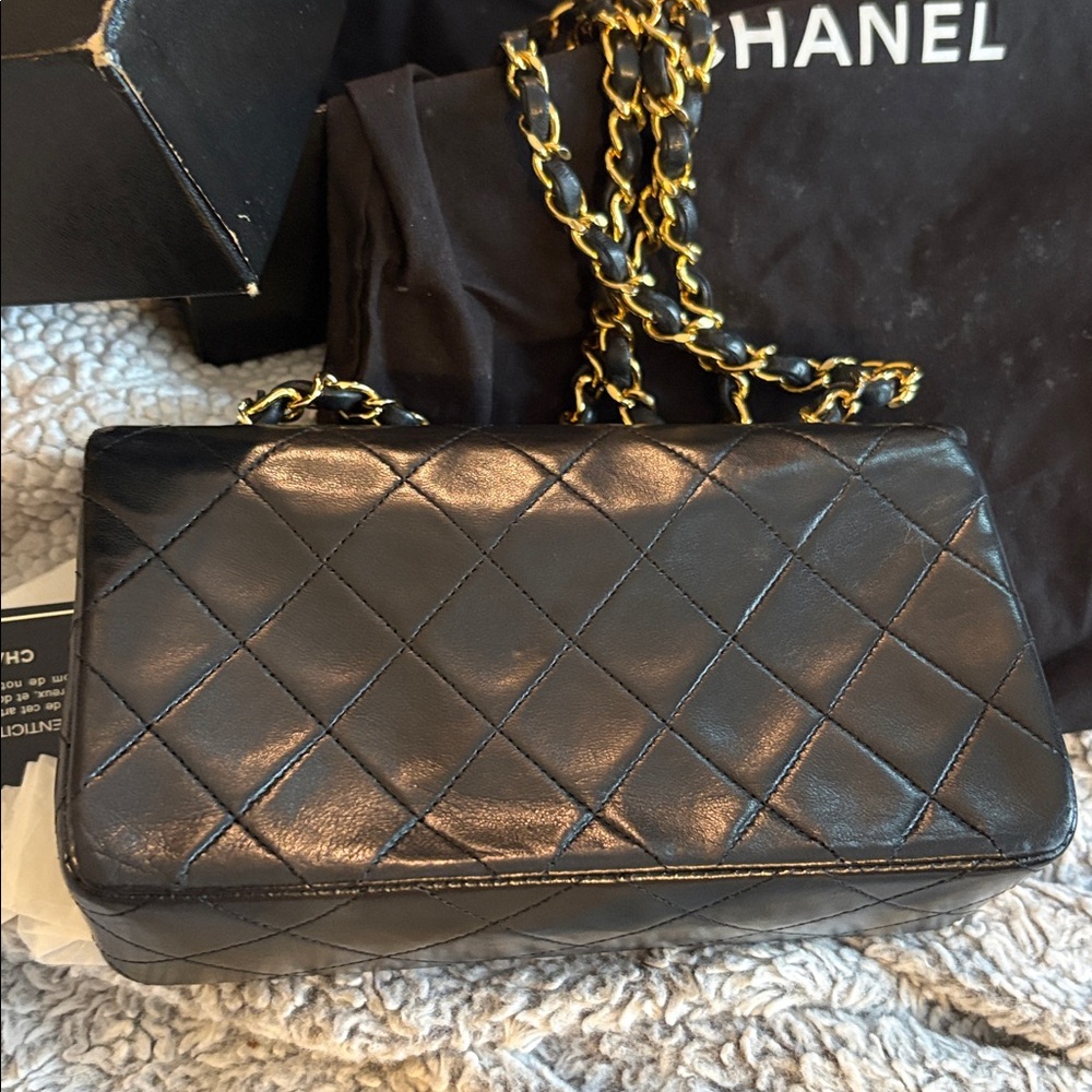 CHANEL mini Matelasse Lambskin Full Flap. - Picture 4 of 17